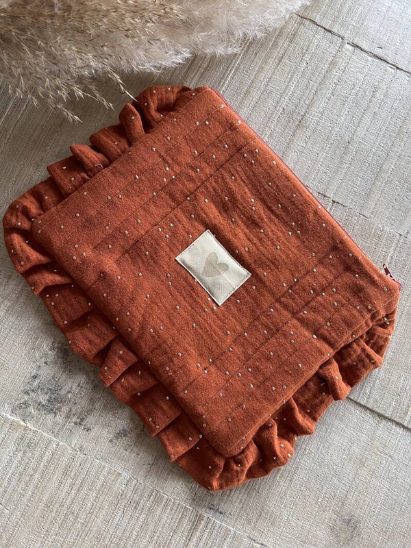Pochette à froufrou