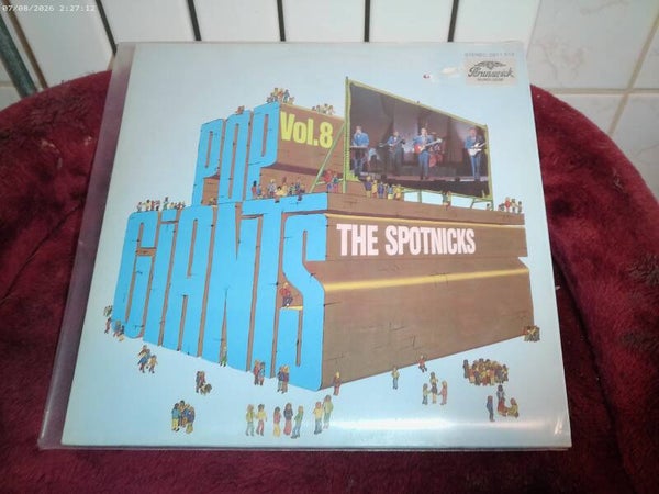 LP The Spotnicks - Pop Giants