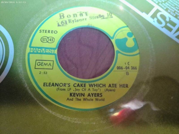 Kevin Ayers & the whole world - Singing a song in the morning