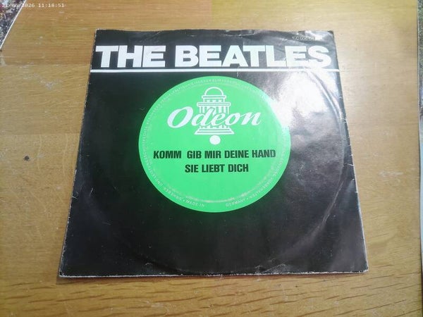 single The Beatles - Komm gib mir deine Hand / Sie liebt dich