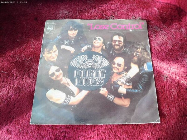 Single Dirty Dogs - Lose Control