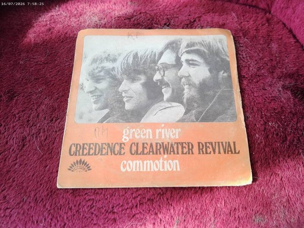 Single Creedence Clearwater Revival CCR - Green River / Commotion