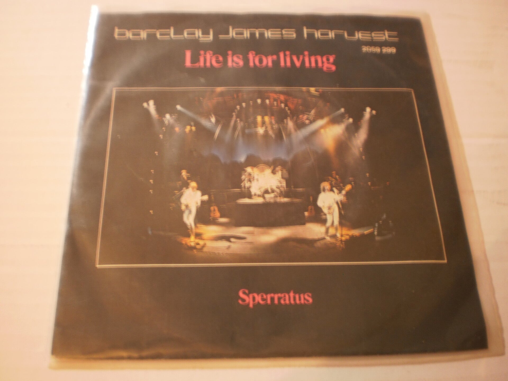 Single Barclay James Harvest - Life is for Living