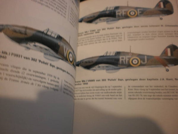 Boek Osprey Aviation - Hurricanes in de Frontlinie
