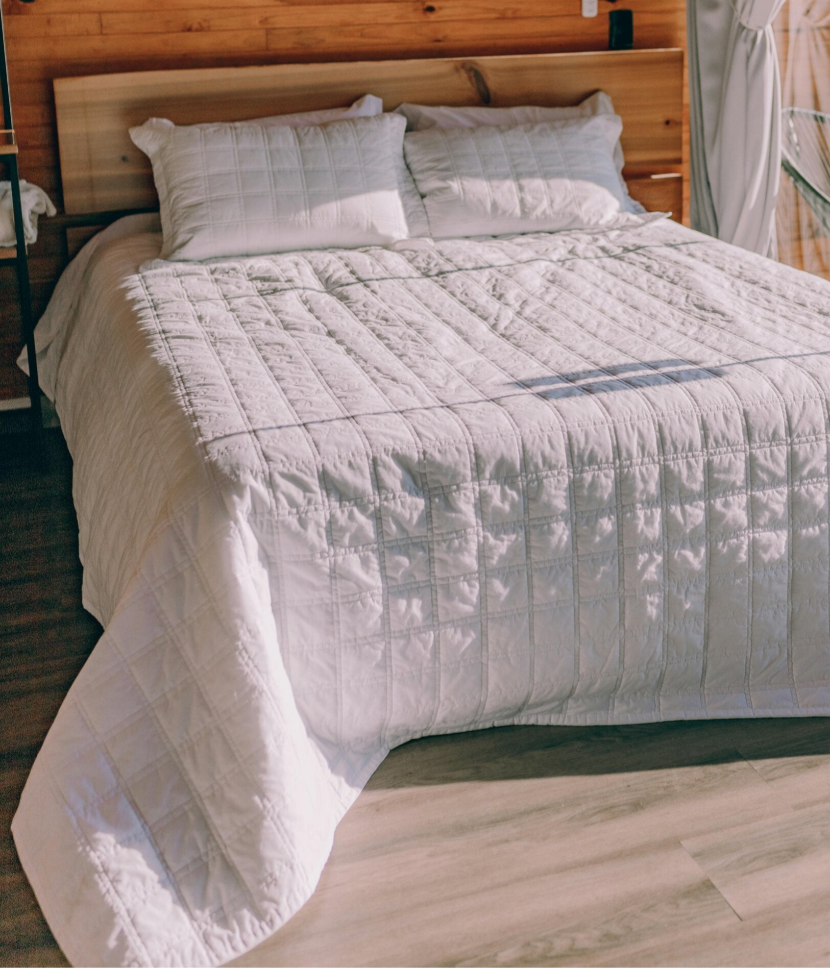 Pranie materacy i łóżka, wezgłowie, tapicerowana rama łóżka