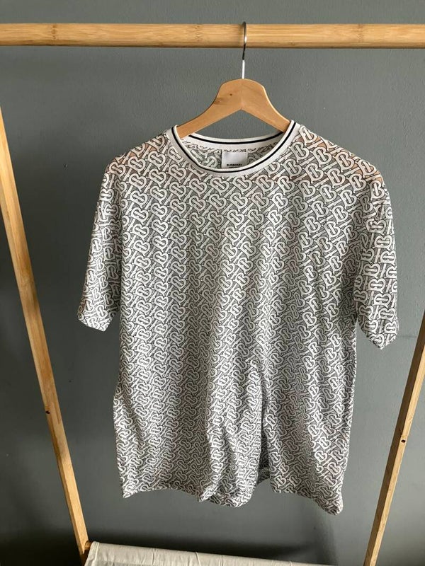 Burberry tshirt