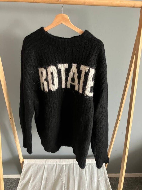 Sweater rotate