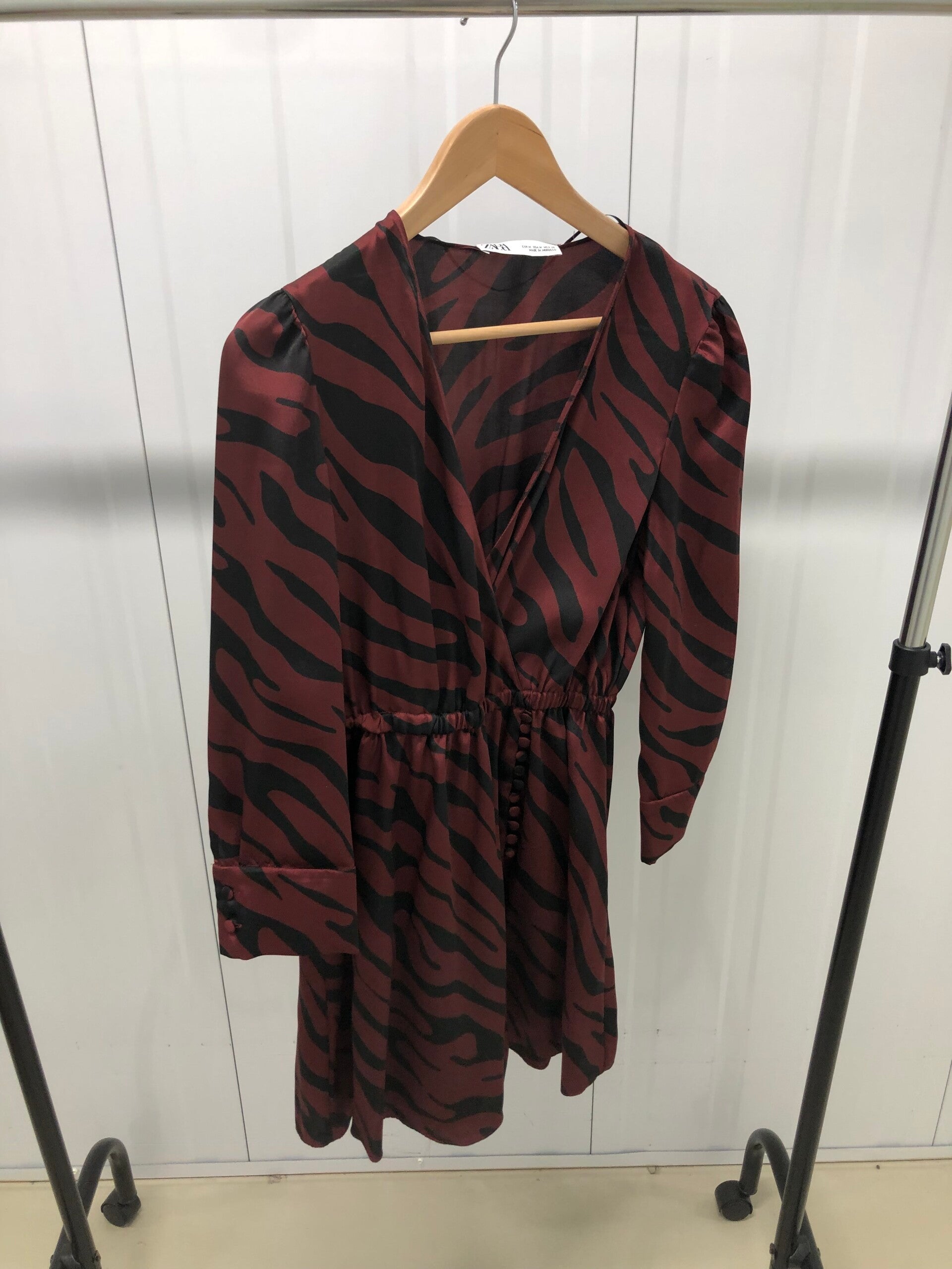 Zara Satijn-Look Wikkeljurk met Zebraprint - Fatima Moreira de Melo