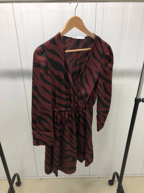 Zara Satijn-Look Wikkeljurk met Zebraprint - Fatima Moreira de Melo