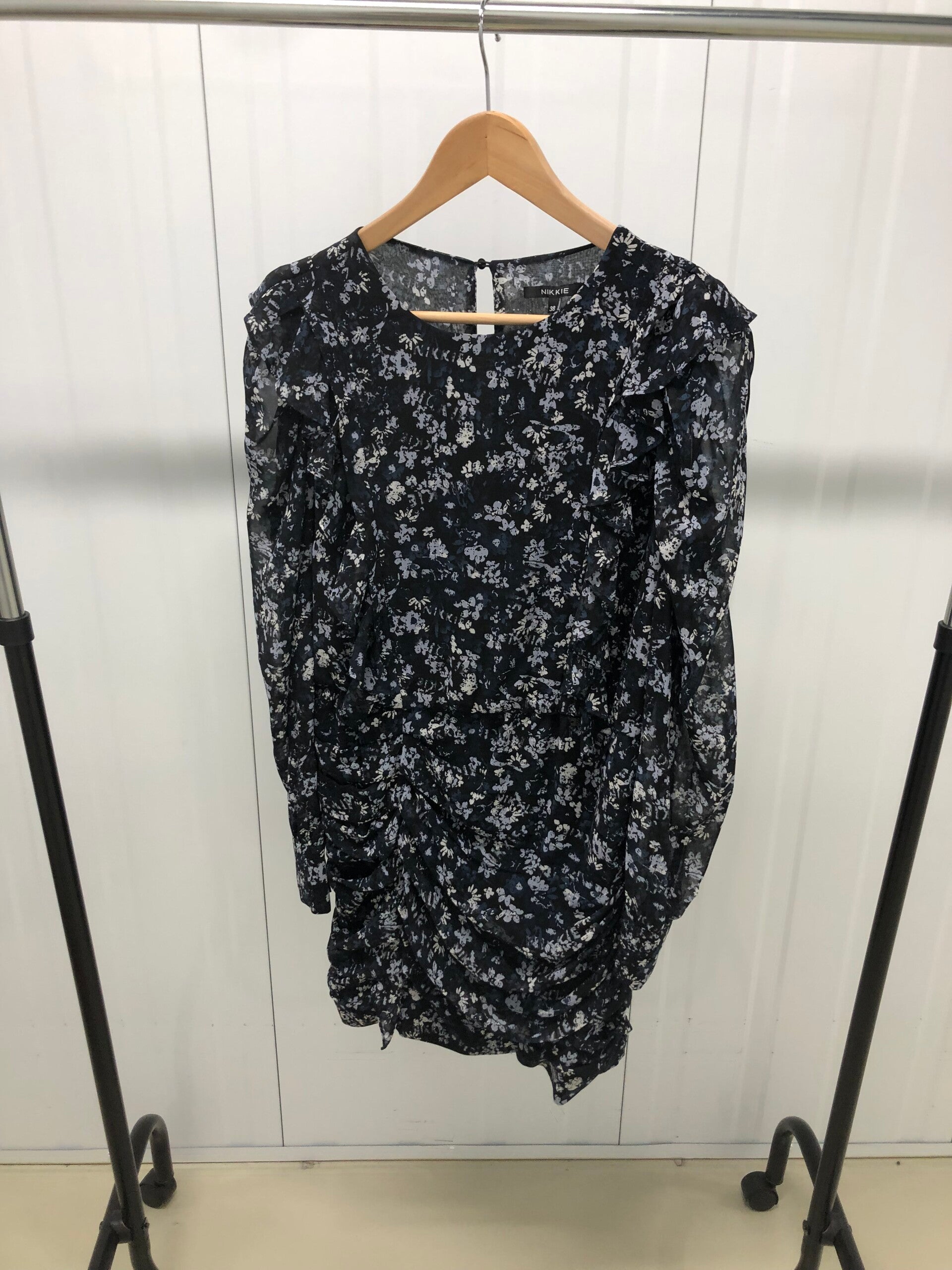 NIKKIE Ruffle Mini-Jurk met Bloemenprint - Fatima Moreira de Melo