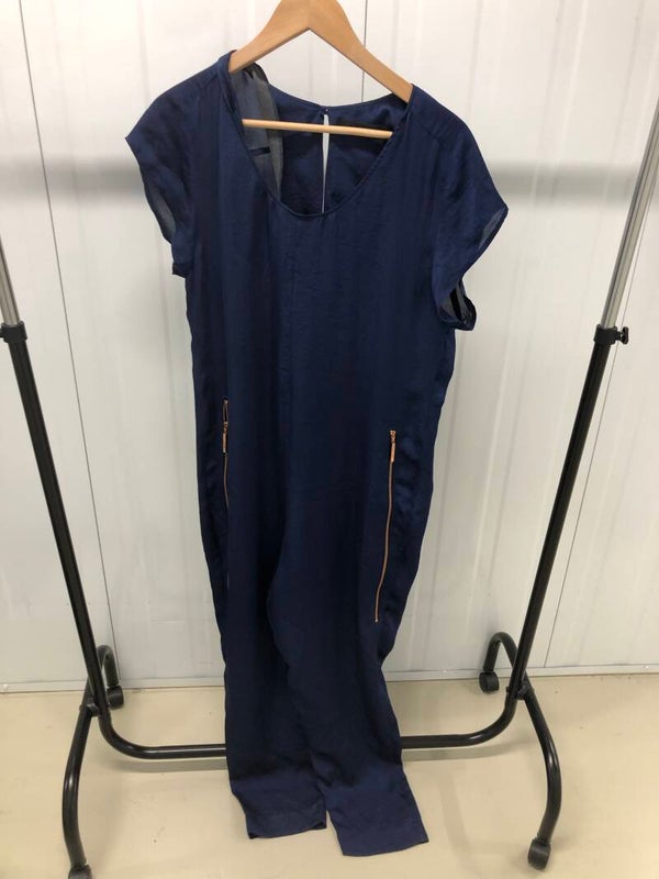 Avelon Luxe Jumpsuit met Roségouden Ritsen - Fatima Moreira de Melo