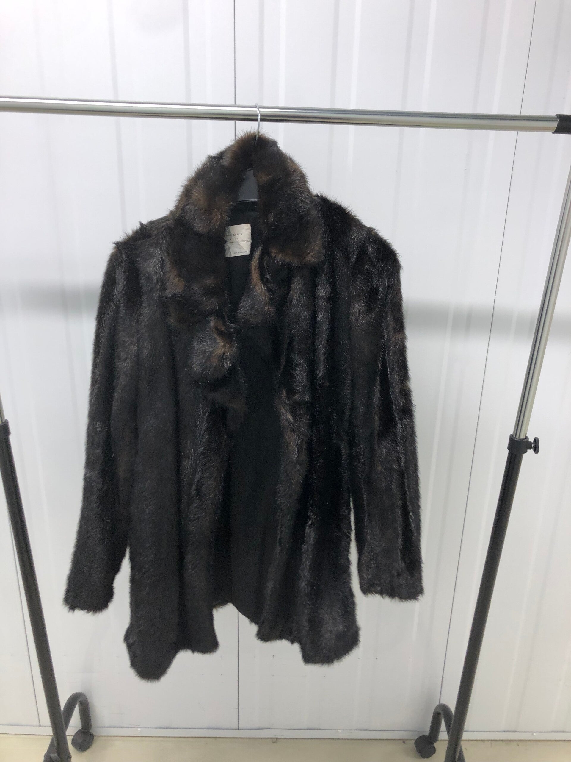 ZARA Woman Premium Faux-Fur Halflange Mantel - Nathalie & Nick