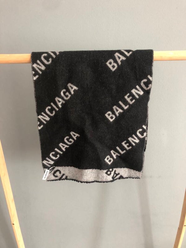Balenciaga sjaal - Rose Bertram
