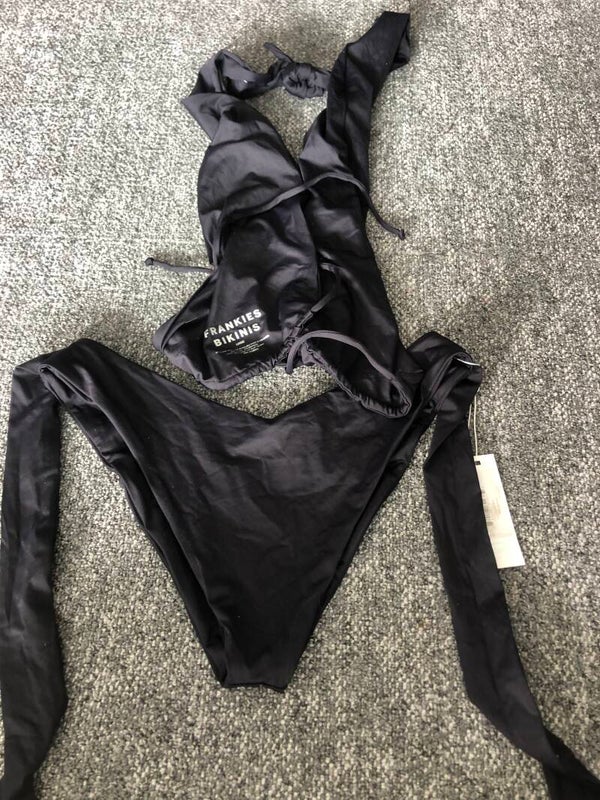 Frankies Bikinis cutout wrap bikini zwart – Rose Bertram