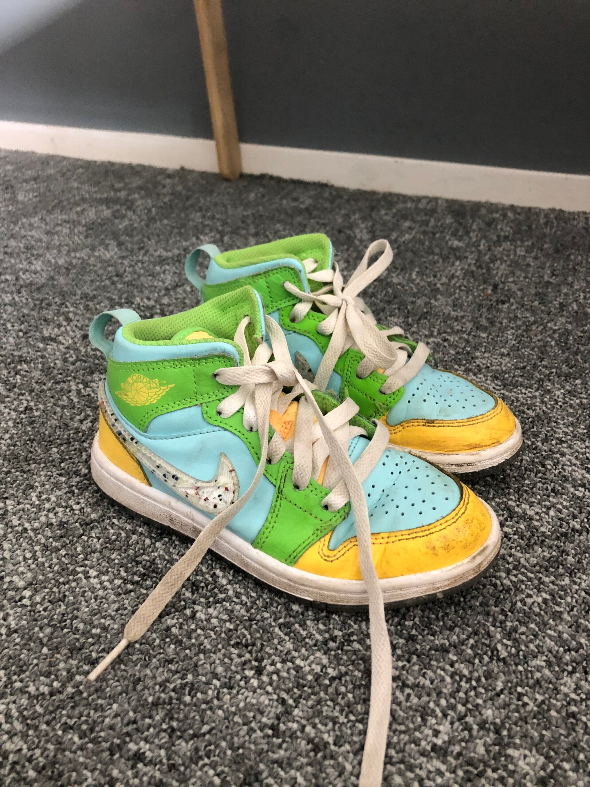 Air Jordan 1 Mid SE 'Recycled Grind' (Kids) - Rose Bertram