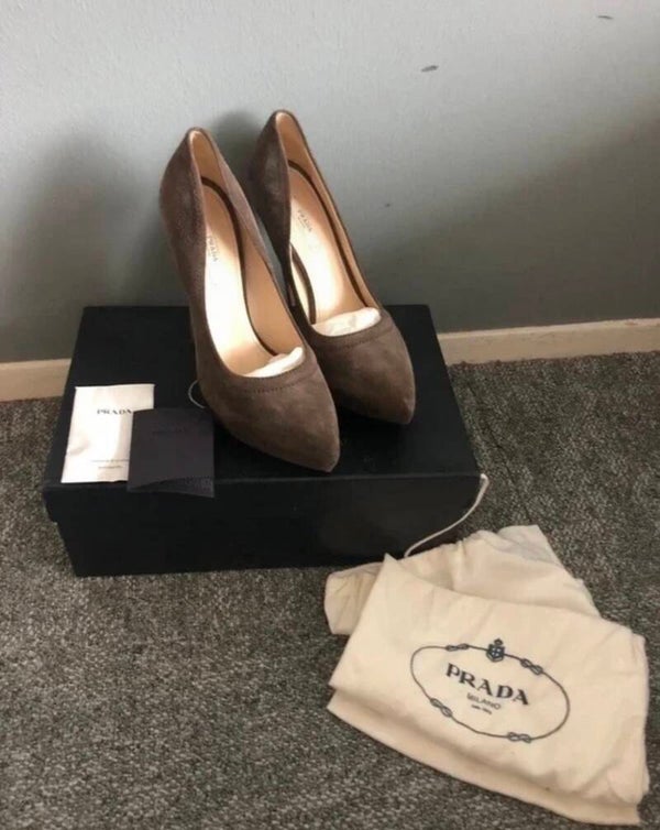 PRADA Suede Platform Pumps Bruin - Roos Reedijk