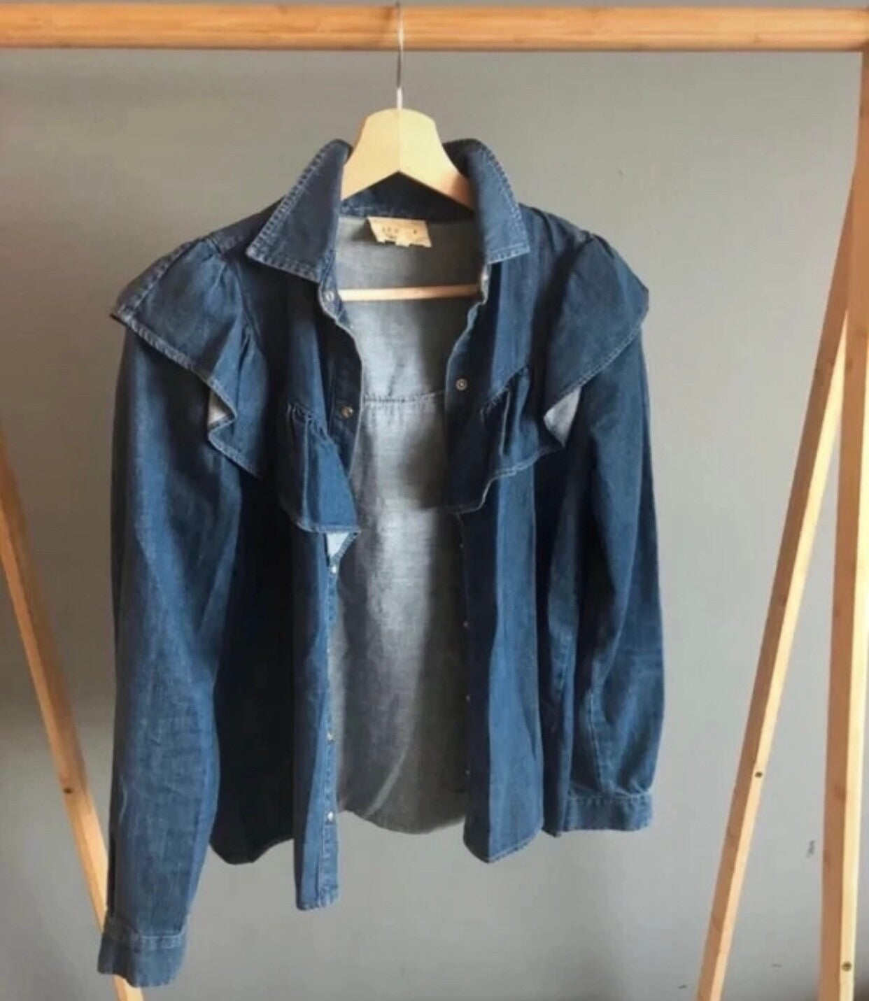Sézane Denim Ruffle Shirt Blue - Roos Reedijk
