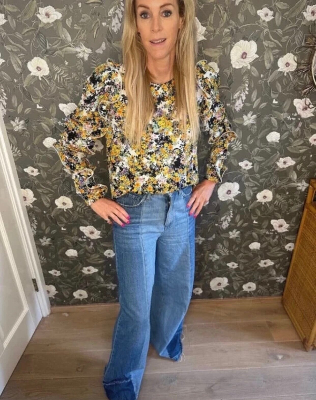 Essentiel Antwerp Ruffle Floral Blouse - Roos Reedijk