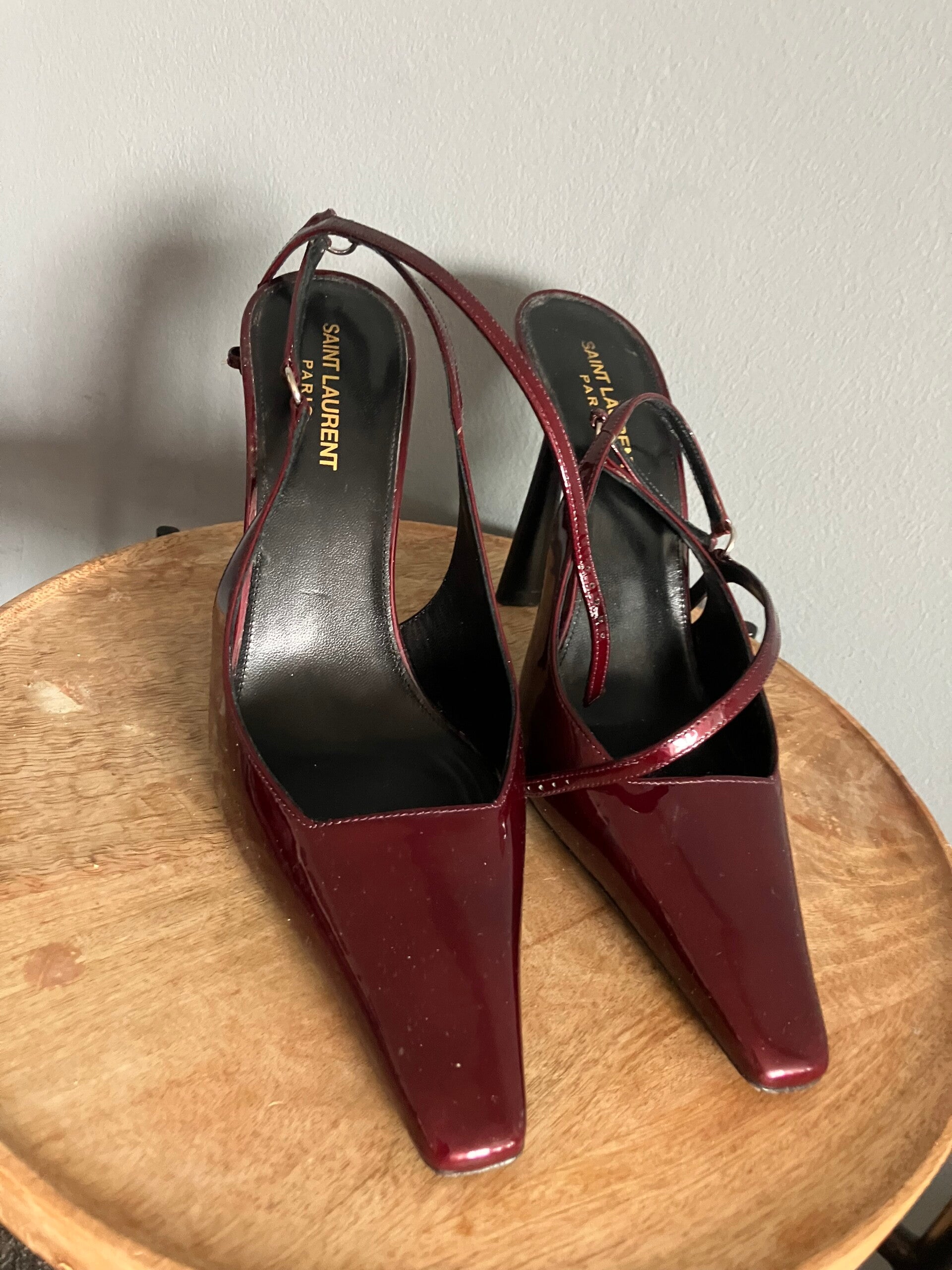 Yves Saint Laurent Pumps