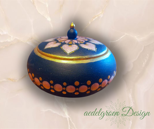 Small tin "Rose Heart" with retro finnish