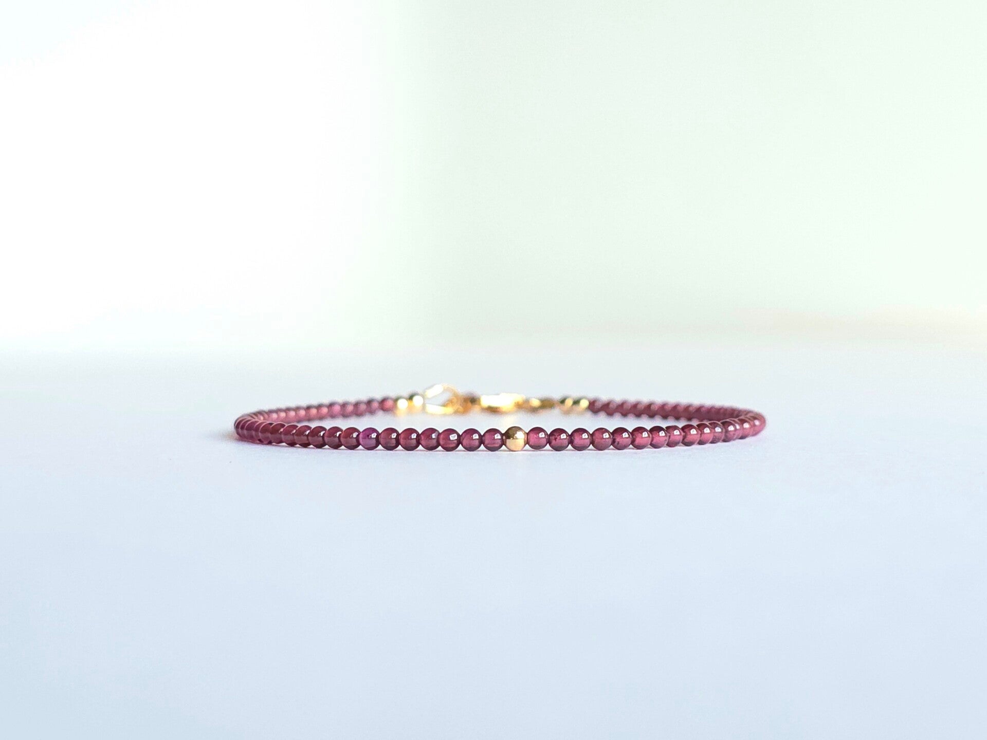 Rhodoliet Granaat kralenarmband 2mm, 14k goldfilled - 925 sterling zilver