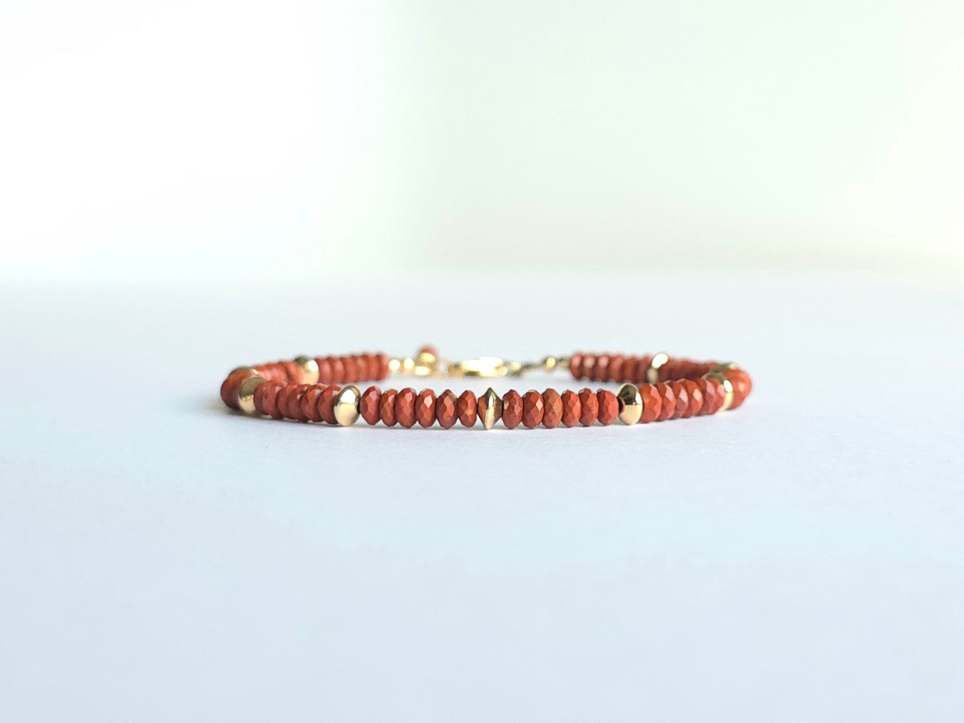 Rode jaspis kralenarmband, 14k goldfilled - 925 sterling zilver