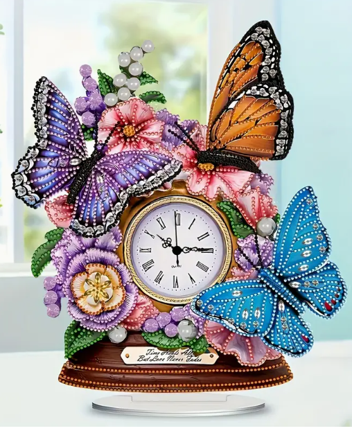 Staande klok met vlinders