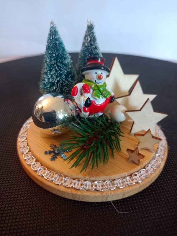 Déco table "bonhomme neige dans forêt étoilée"