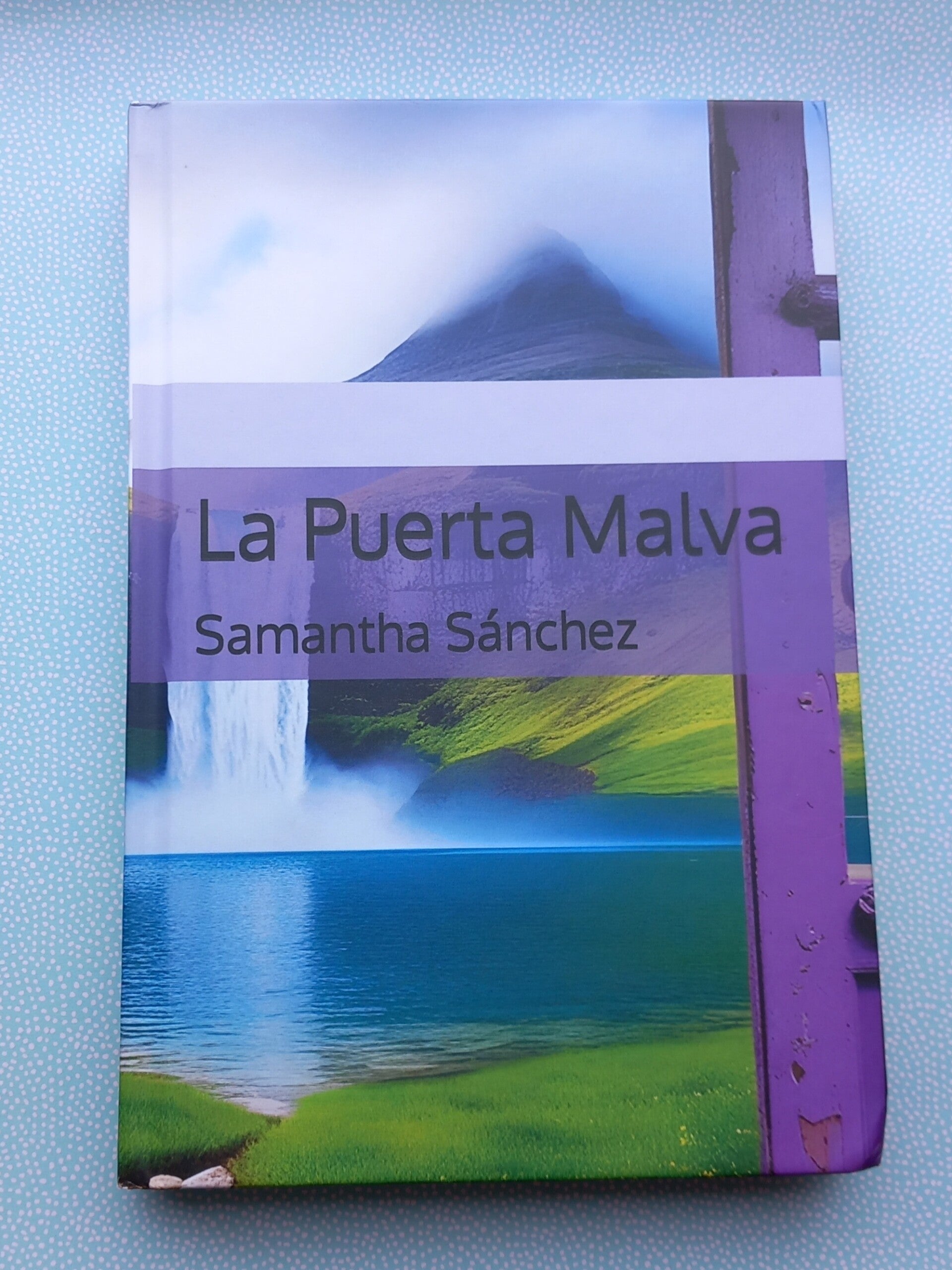 La Puerta Malva edición tapa dura libro de fantasía juvenil Samantha Sánchez