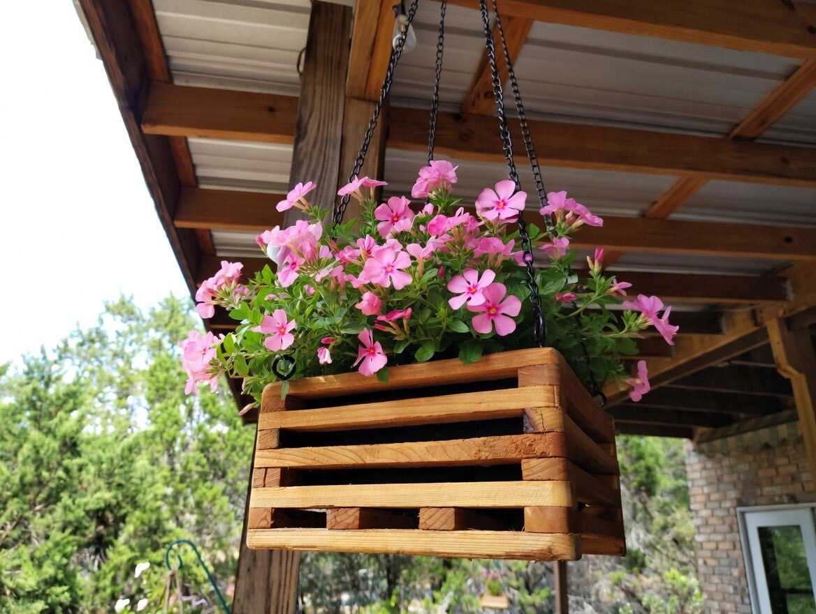Slatted hanging planter