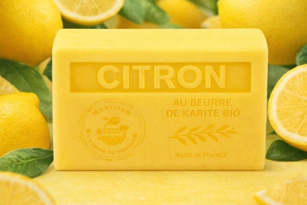 Savon parfumé au citron broyé.