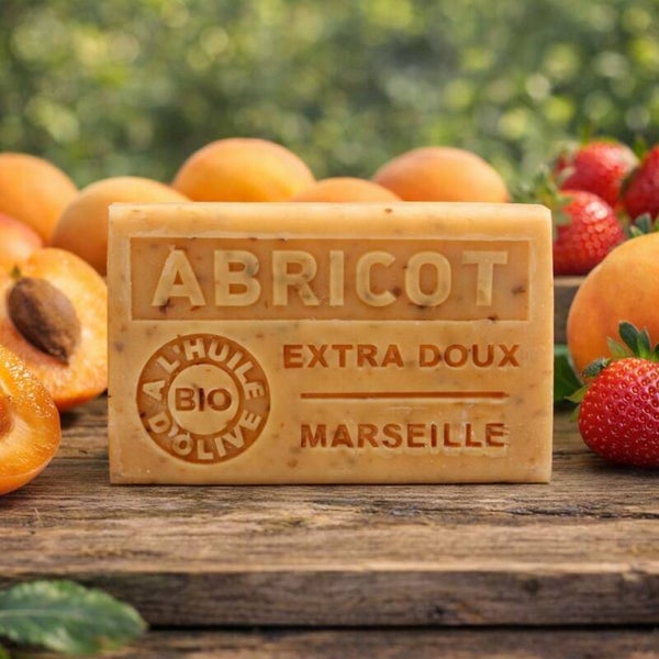 Savon artisanal au parfum de l'abricot .