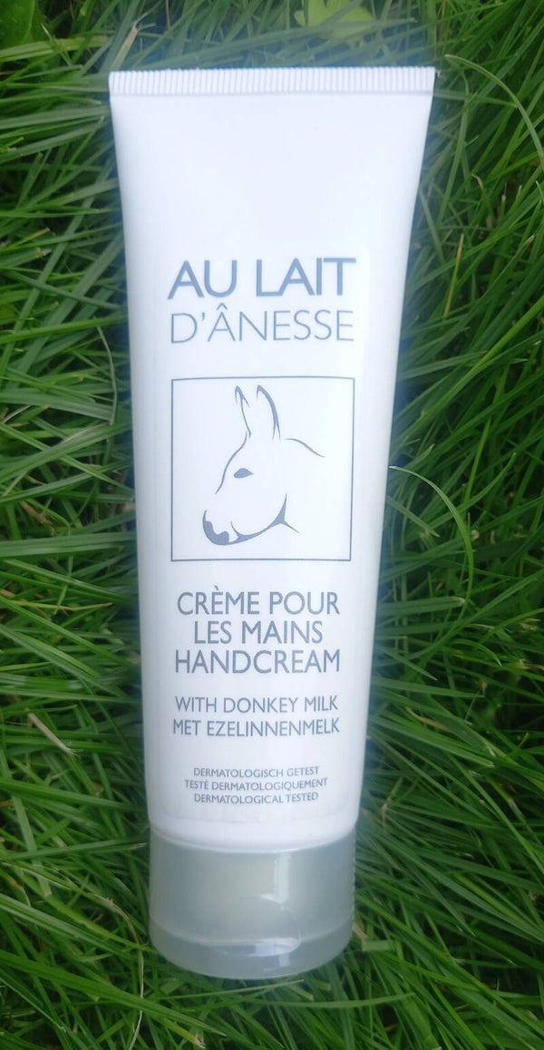 Crème pour les mains contenant 30% de lait d'ânesse .