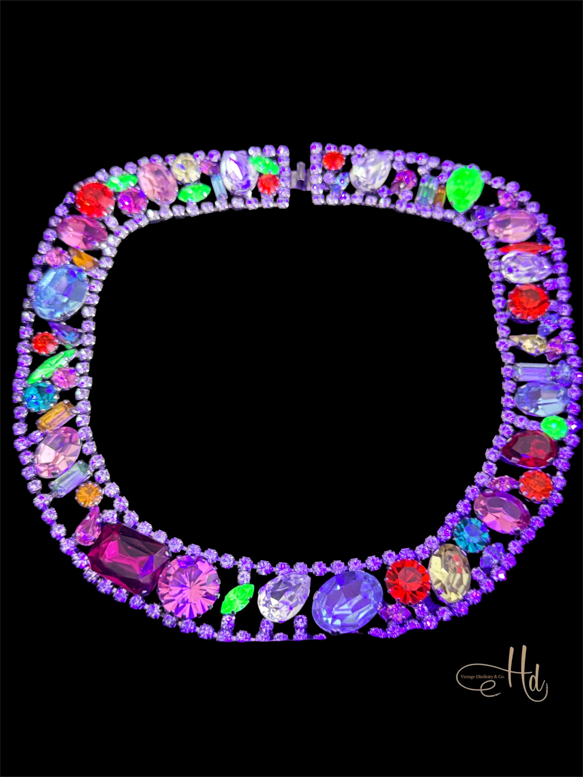 Striking Mixed-cut Gemstone Pattern and Multi-row Bib Structure Collar.
