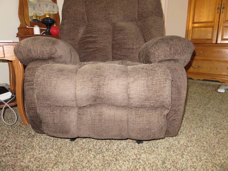 Rocker reclinerimg_2989-standard.jpg