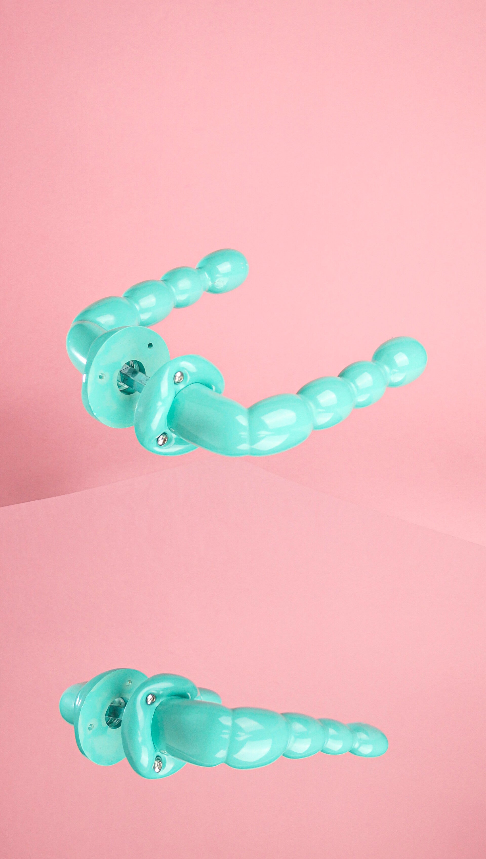 studio foto stylizeed pink door handle klink II aqua turqouise