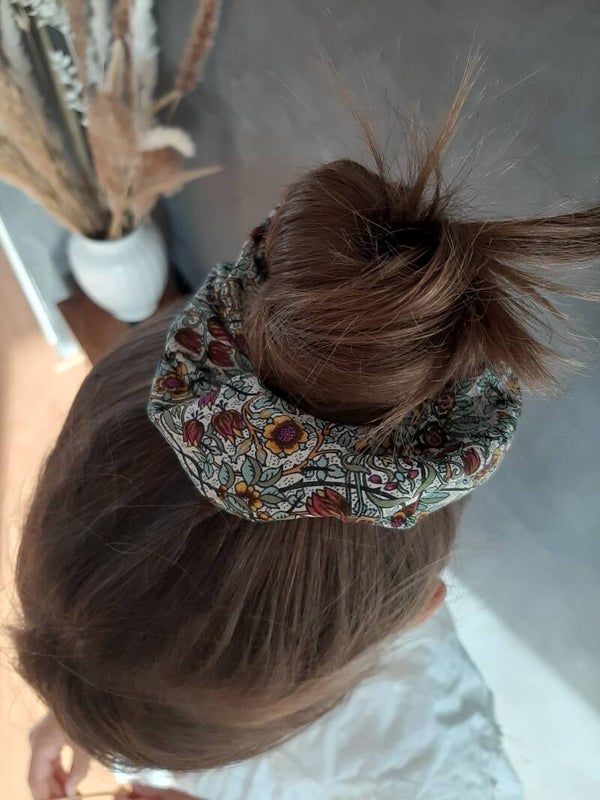 Green meadow scrunchie