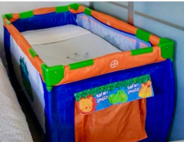 Cuna y trona para bebé