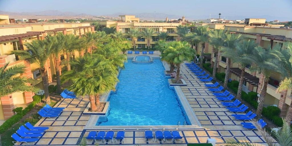 Piscina Edge by Rotana Sea Beach Resort