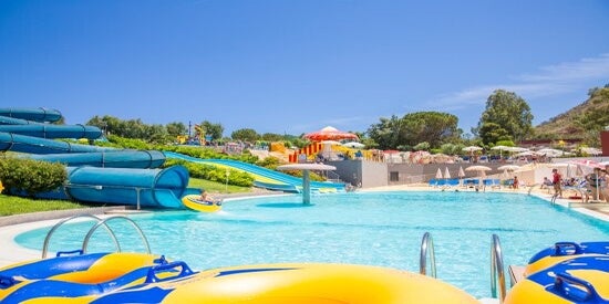 Piscina scivoli Costa Verde