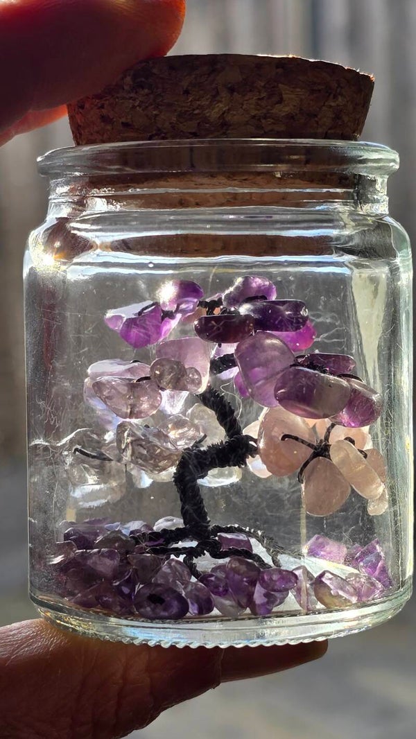 Gouden driehoek edelsteenboompje in flesje