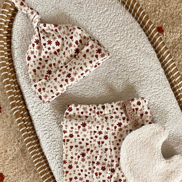 Babymutsje bloemetjes