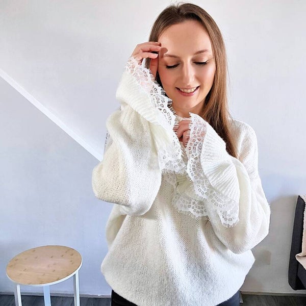 Sweter koronka biały