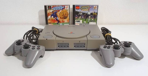 PlayStation 1 (PS1) met 2x Spellen & 2x Controllers