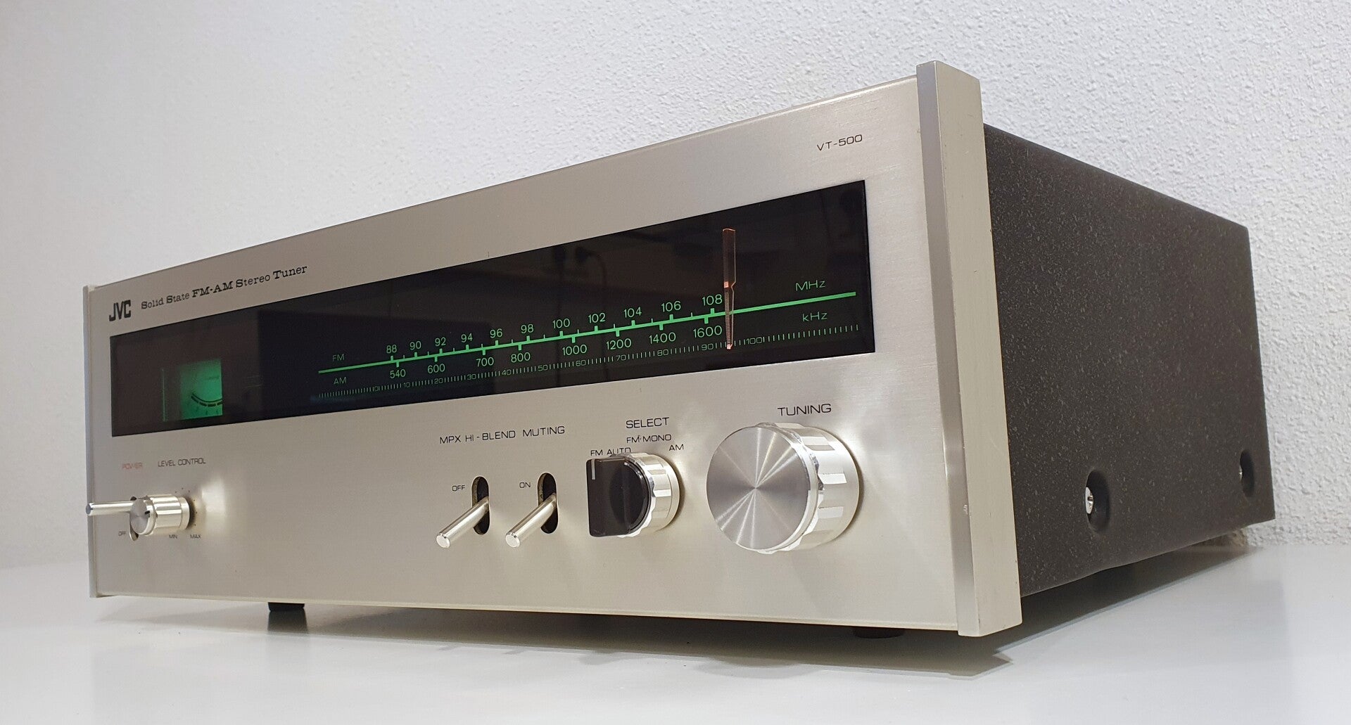 FM/AM Stereo Tuner - JVC VT-500