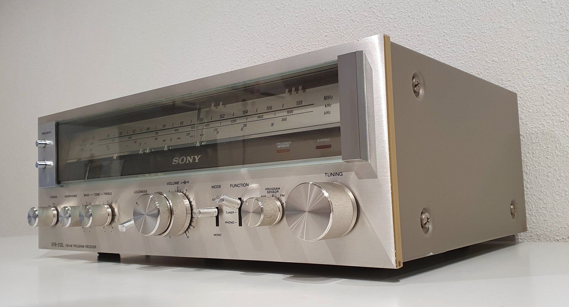 Vitage Stereo Receiver - Sony STR-212L