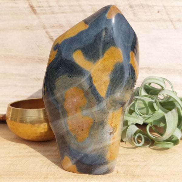 Polychroom Jaspis sculptuur. Prachtige grote