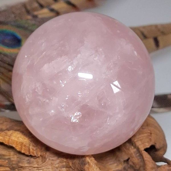 Rozenkwarts bol, mooie kwaliteit en met regenboogjes.