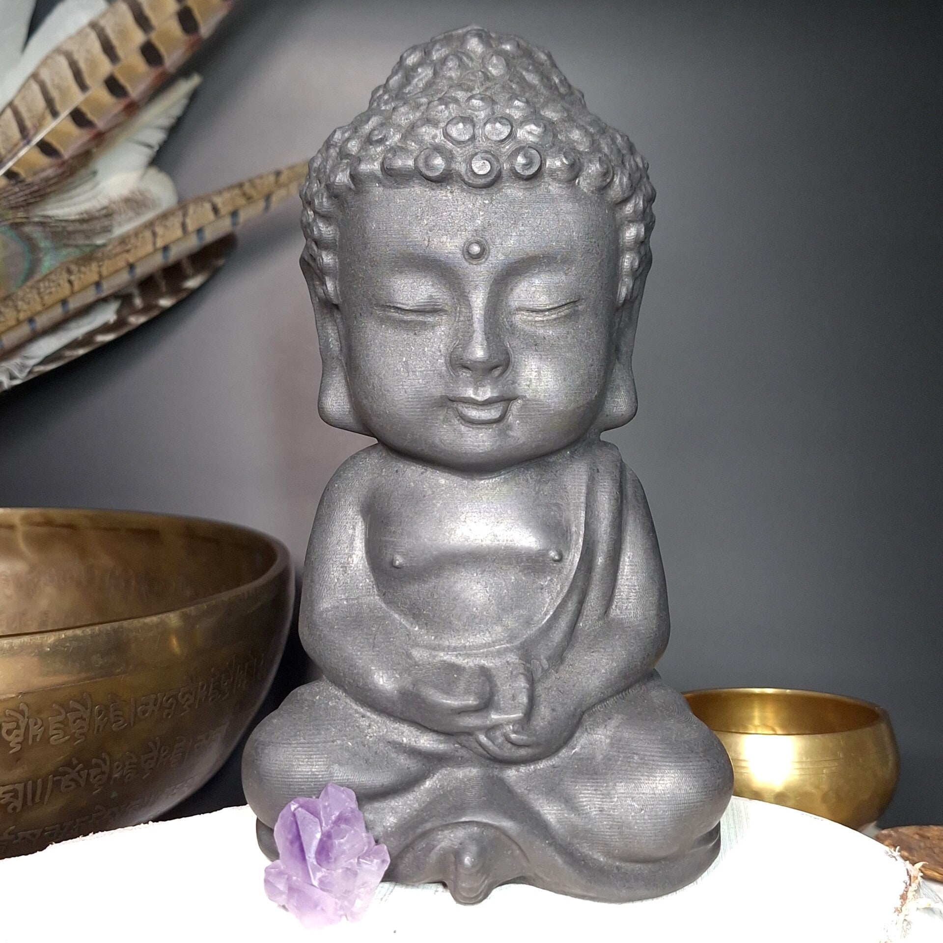 Shungiet. Prachtige 20cm XL Boeddha van Shungit uit Rusland