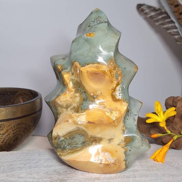 Polychroom Jaspis vlam van 2,1 kg en 19x13 cm